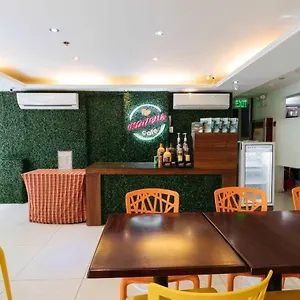 Hotel Reddoorz @ Poblacion Makati