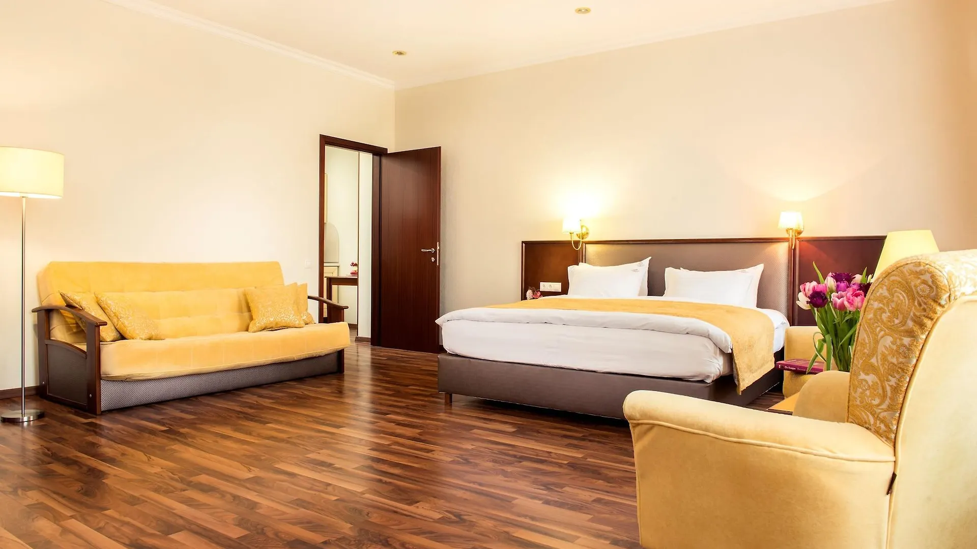Greguar Hotel By Uhm Kyiv 4*,