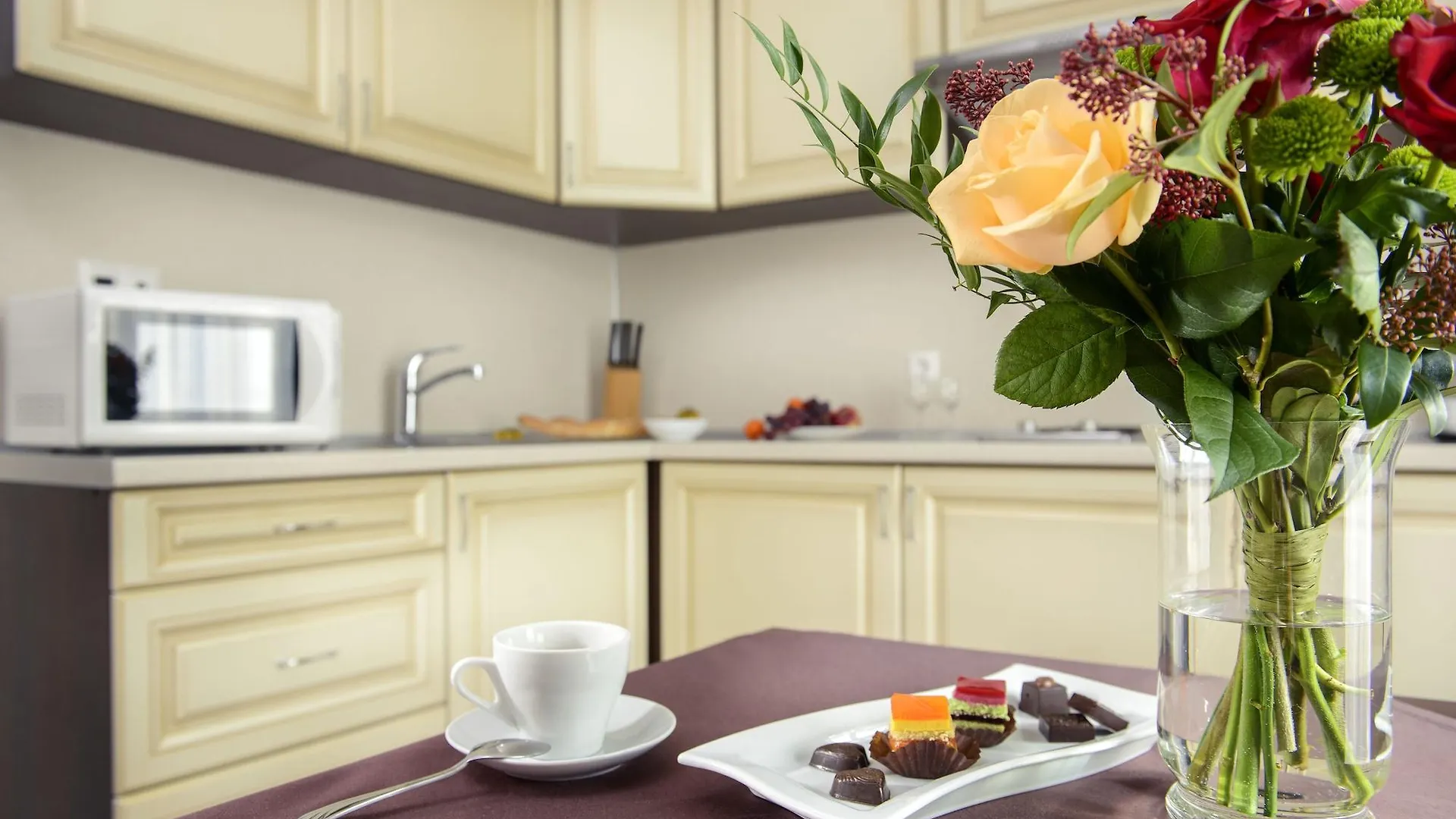 Greguar Hotel By Uhm Kyiv 4*,