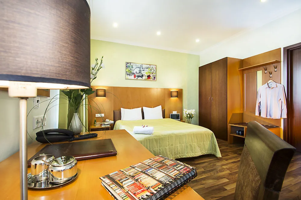 Greguar Hotel By Uhm Kyiv 4*,